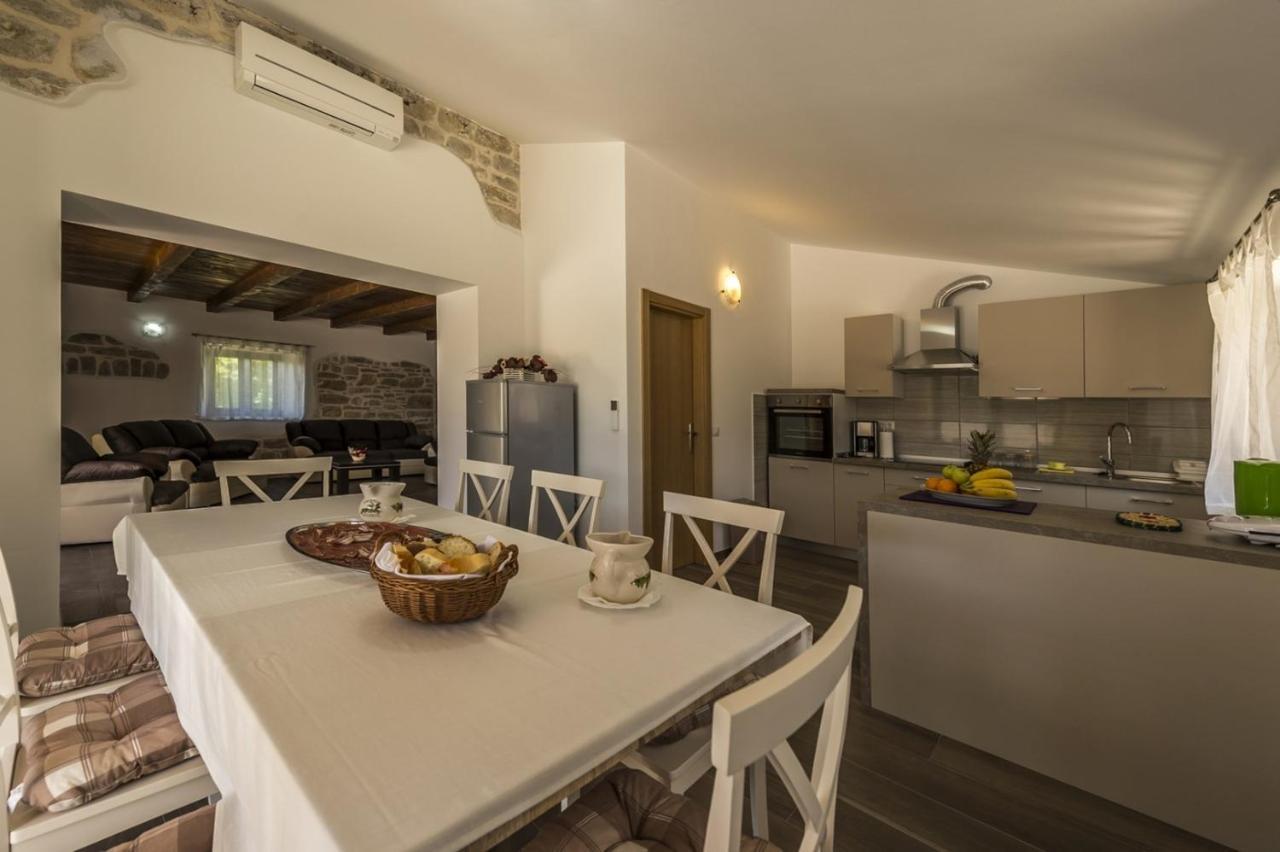 Spacious Four-Bedroom Villa Marija Klostar Екстериор снимка