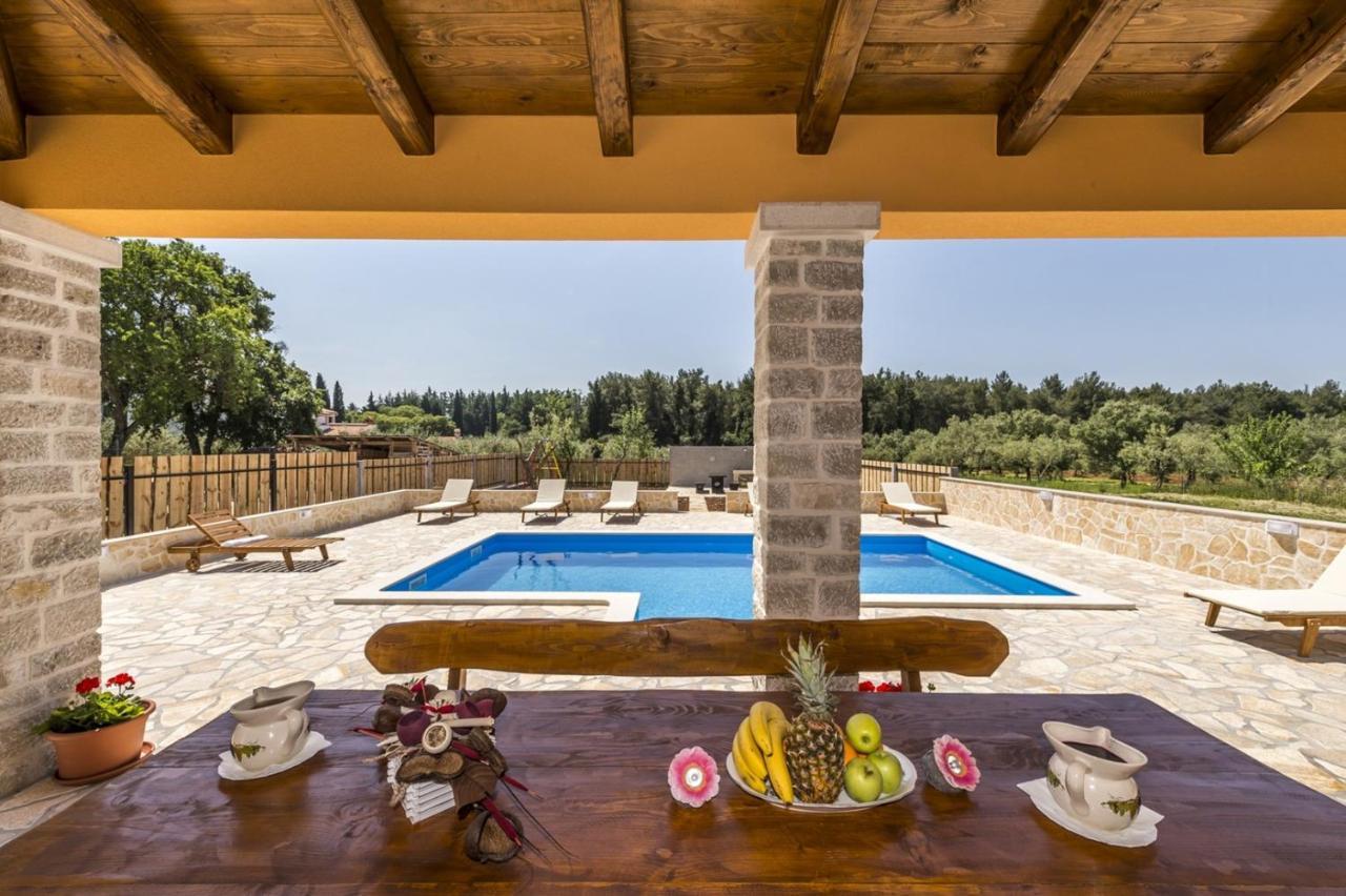 Spacious Four-Bedroom Villa Marija Klostar Екстериор снимка