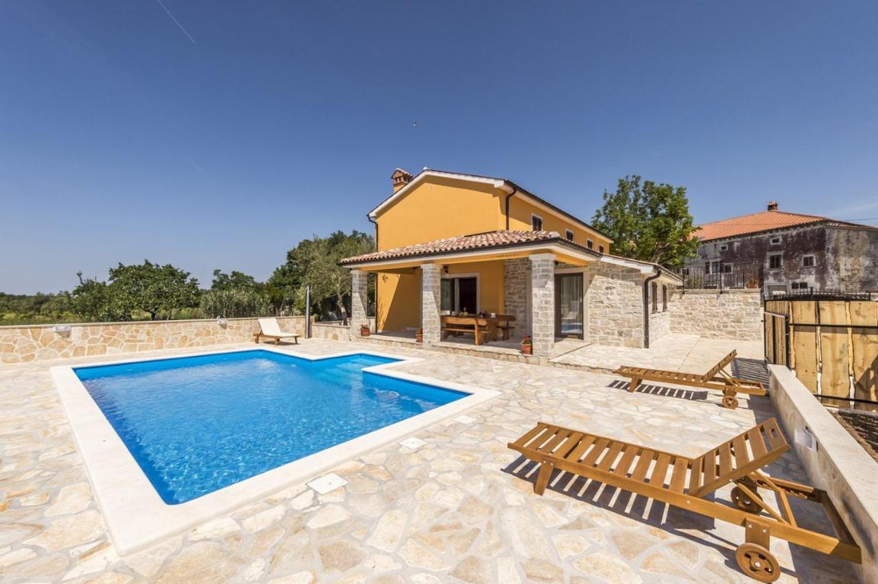 Spacious Four-Bedroom Villa Marija Klostar Екстериор снимка