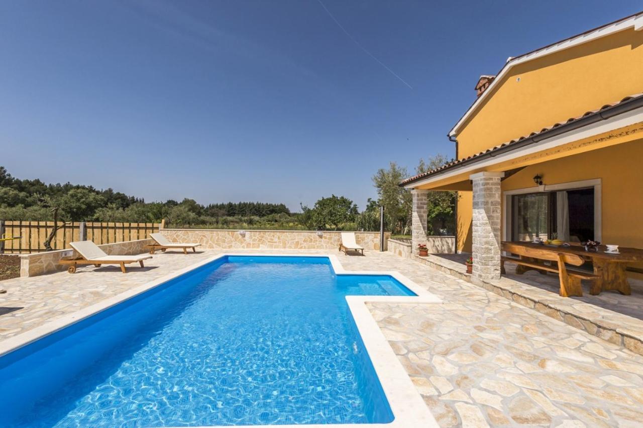 Spacious Four-Bedroom Villa Marija Klostar Екстериор снимка